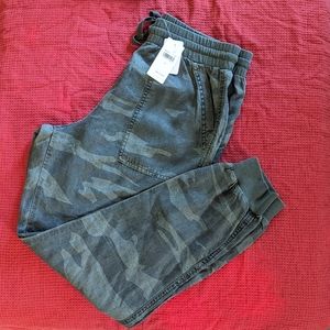 NWT Splendid Camouflage Jogger Style Pants Med